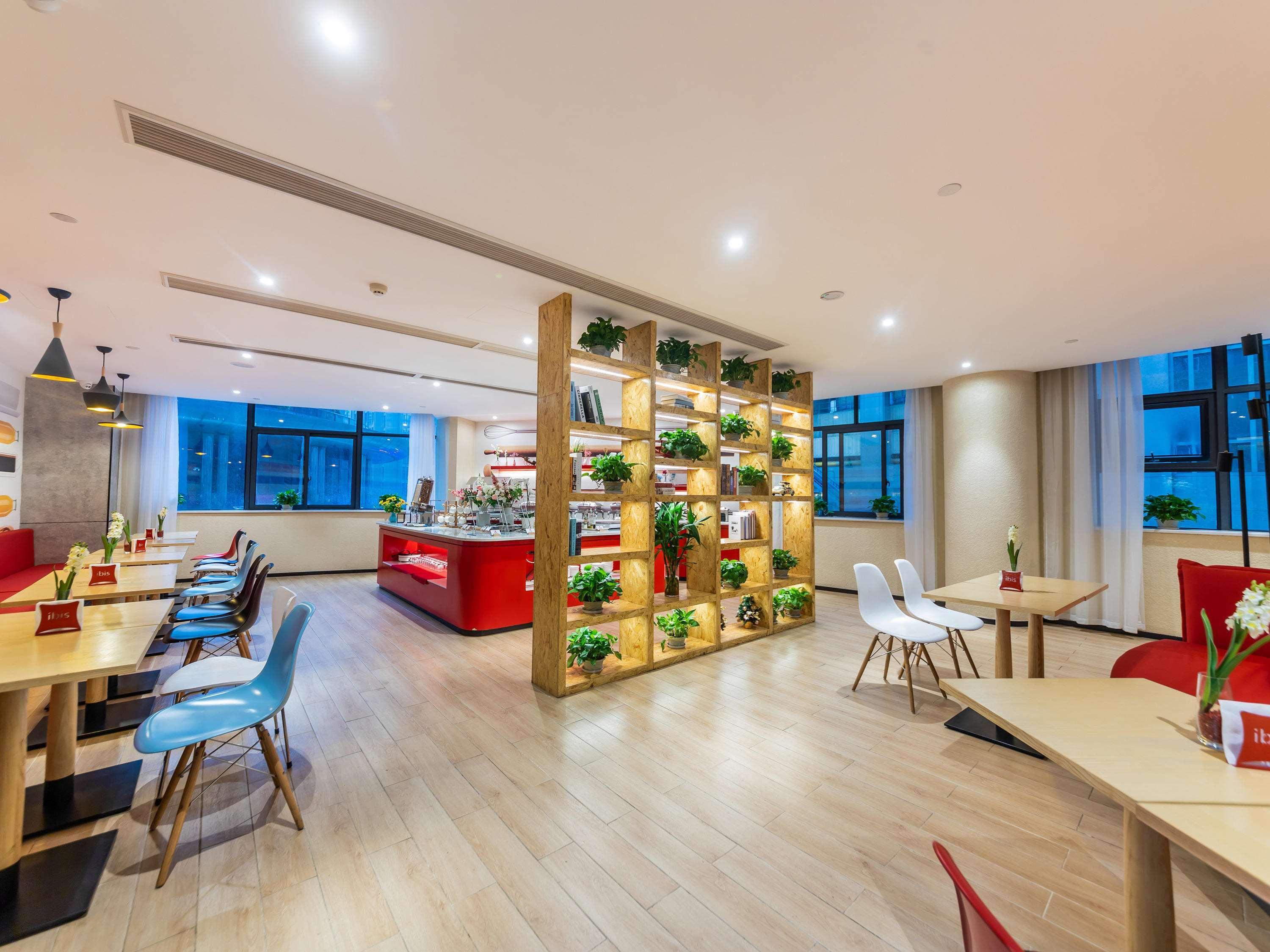 Ibis Chongqing Jiefangbei Pedestrian Street Hotel Экстерьер фото