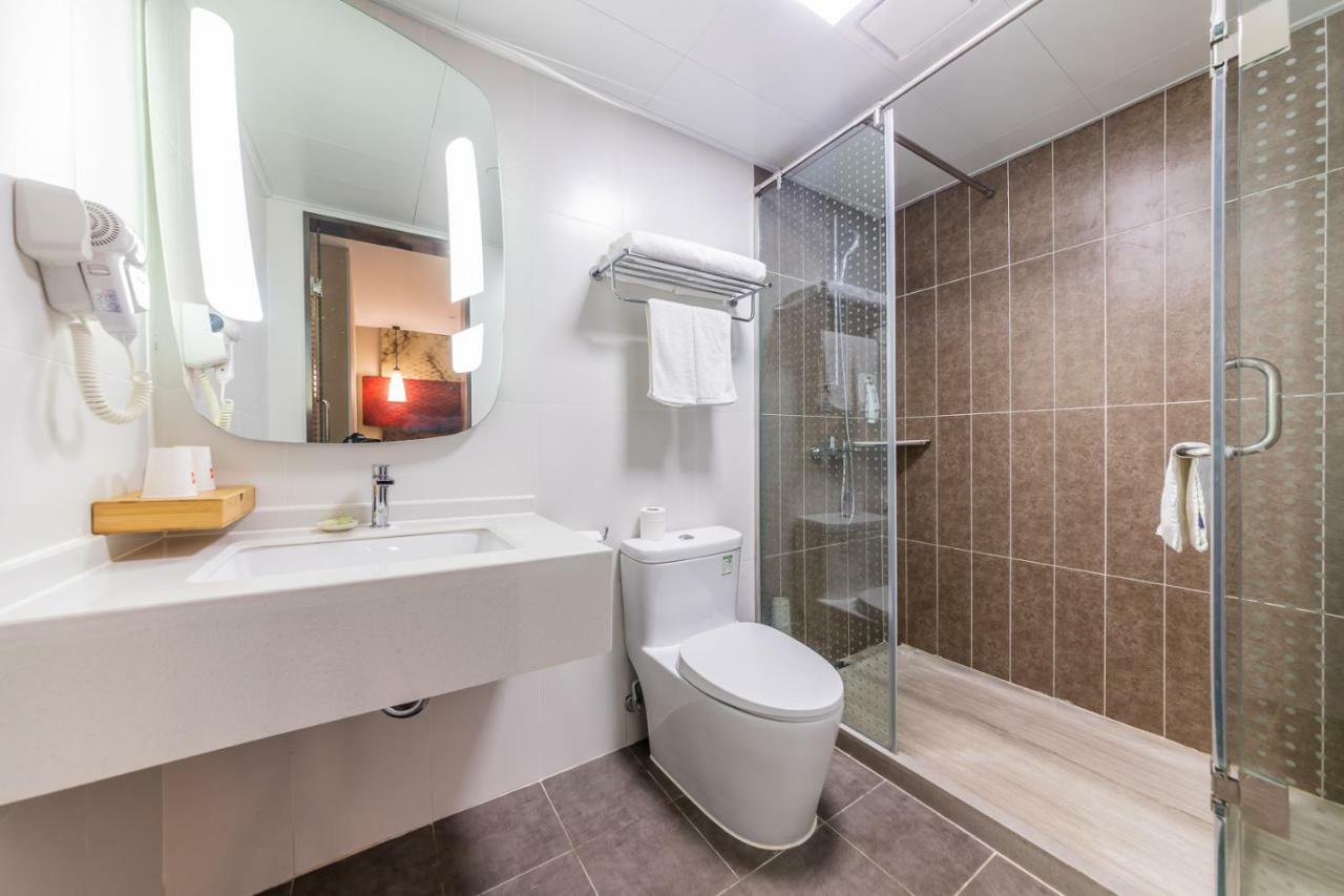 Ibis Chongqing Jiefangbei Pedestrian Street Hotel Экстерьер фото